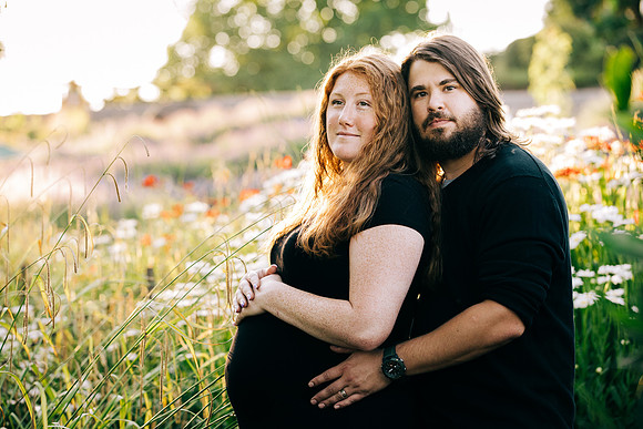 113 Sarah and Sean Maternity_by Erin Riddle 2021