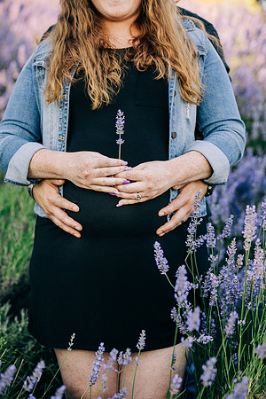 065 Sarah and Sean Maternity_by Erin Riddle 2021