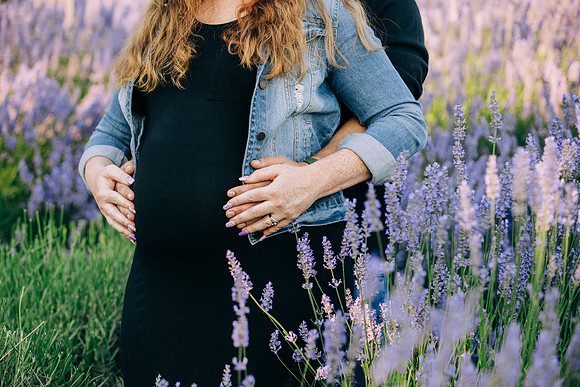 045 Sarah and Sean Maternity_by Erin Riddle 2021