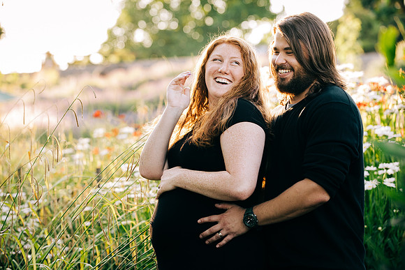 108 Sarah and Sean Maternity_by Erin Riddle 2021