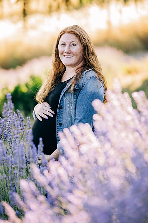 025 Sarah and Sean Maternity_by Erin Riddle 2021