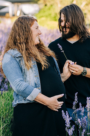 060 Sarah and Sean Maternity_by Erin Riddle 2021