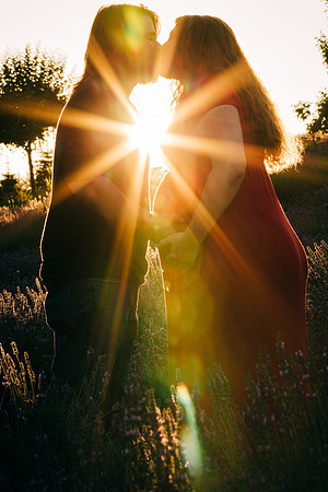 135 Sarah and Sean Maternity_by Erin Riddle 2021