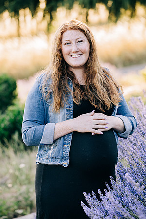 008 Sarah and Sean Maternity_by Erin Riddle 2021