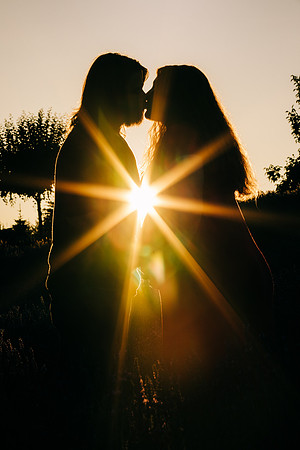 144 Sarah and Sean Maternity_by Erin Riddle 2021