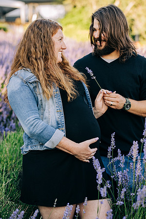 059 Sarah and Sean Maternity_by Erin Riddle 2021