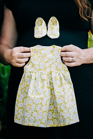 127 Sarah and Sean Maternity_by Erin Riddle 2021