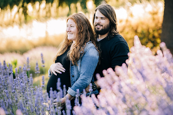 031 Sarah and Sean Maternity_by Erin Riddle 2021