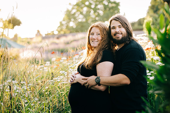 115 Sarah and Sean Maternity_by Erin Riddle 2021